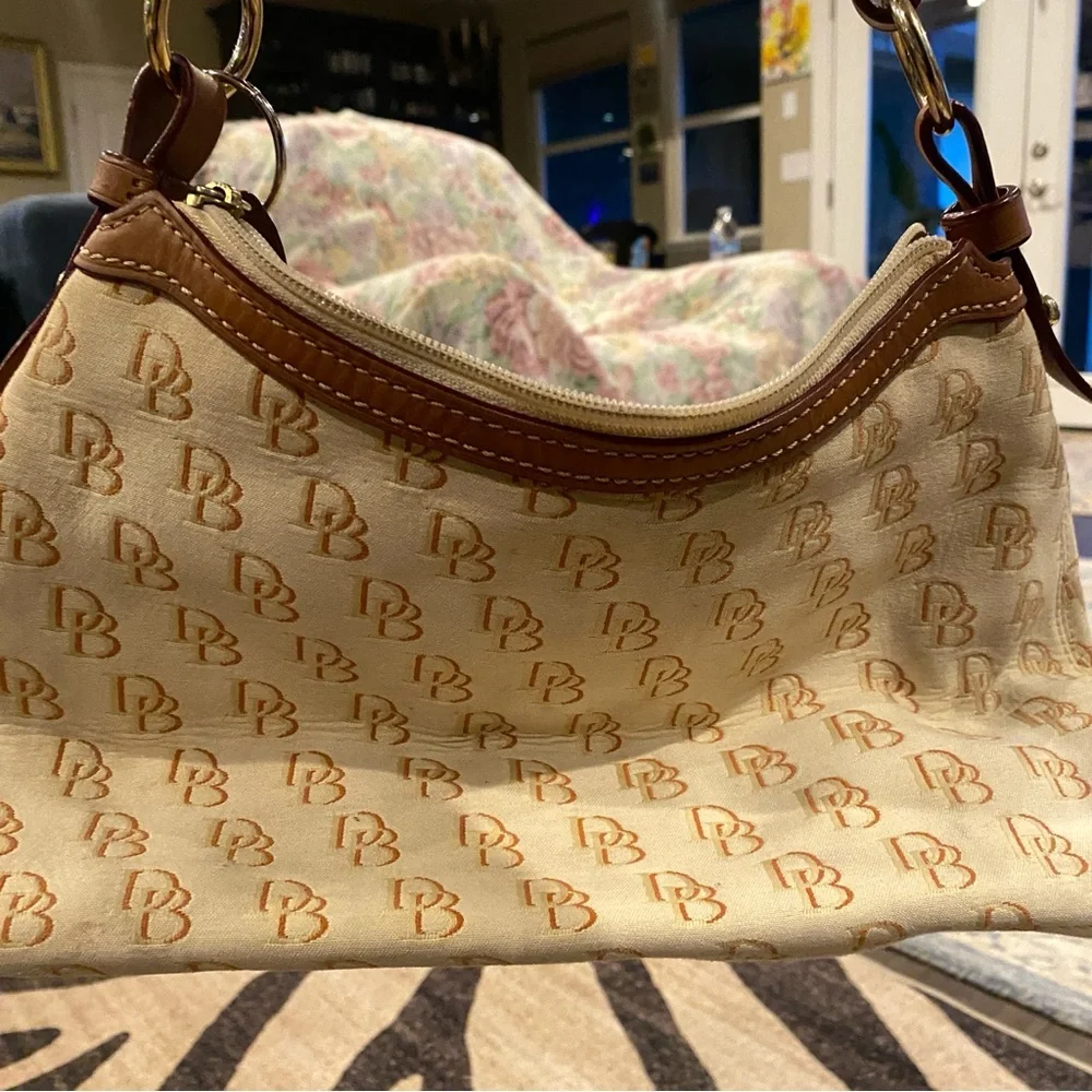 Bag, Dooney & Bourke Tan Monogram Hobo - Picture 5 of 16